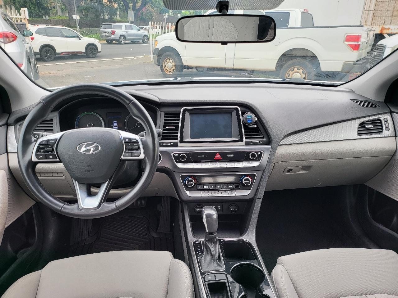 Hyundai Sonata photo 9