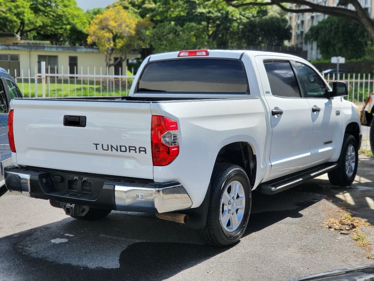 Toyota Tundra 2WD Truck CrewMax 5.7L V8 6-Spd AT SR5 (Natl) 2016