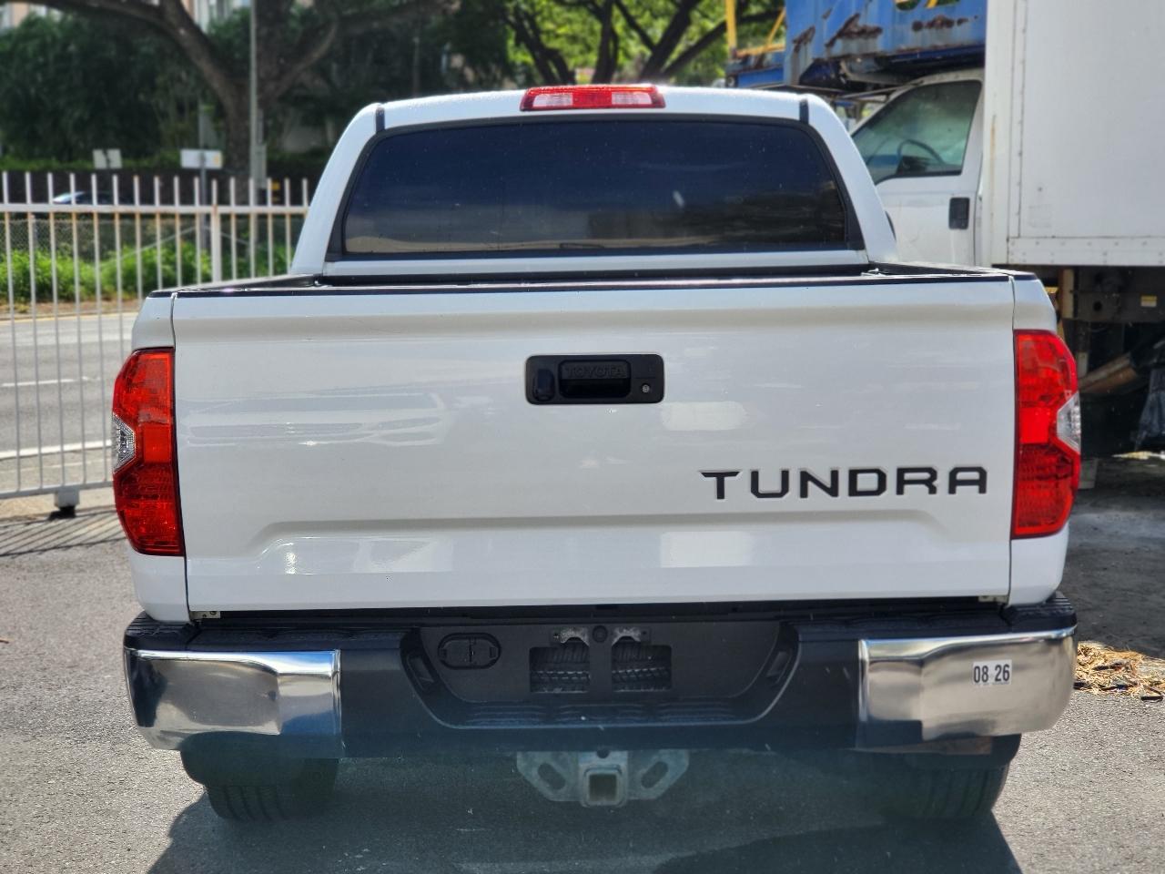 Toyota Tundra 2WD Truck CrewMax 5.7L V8 6-Spd AT SR5 (Natl) 2016