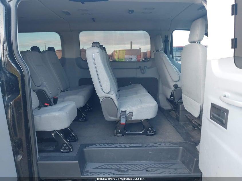 Ford Transit photo 3