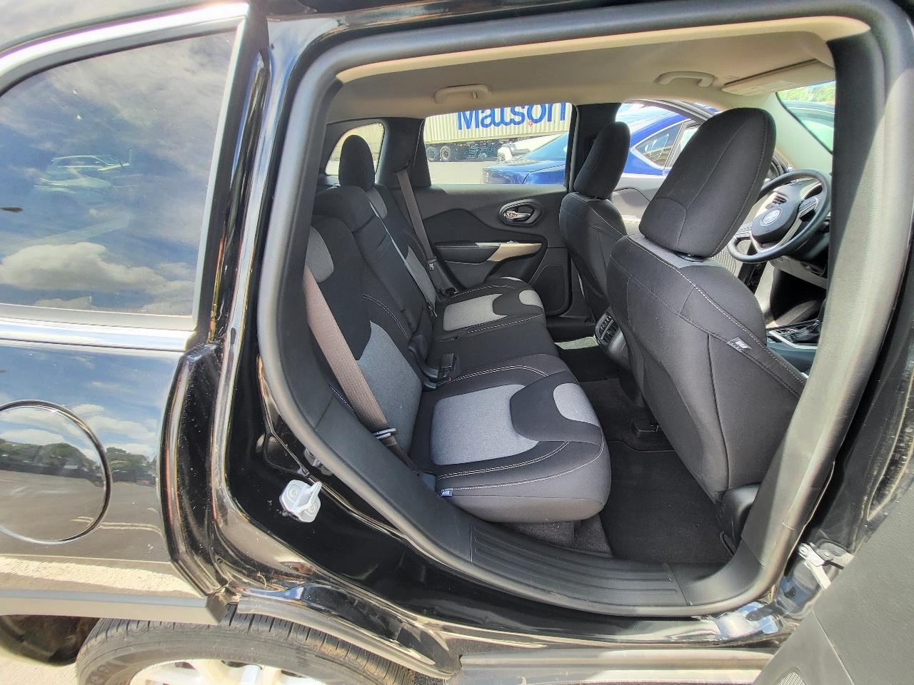 Jeep Cherokee photo 24