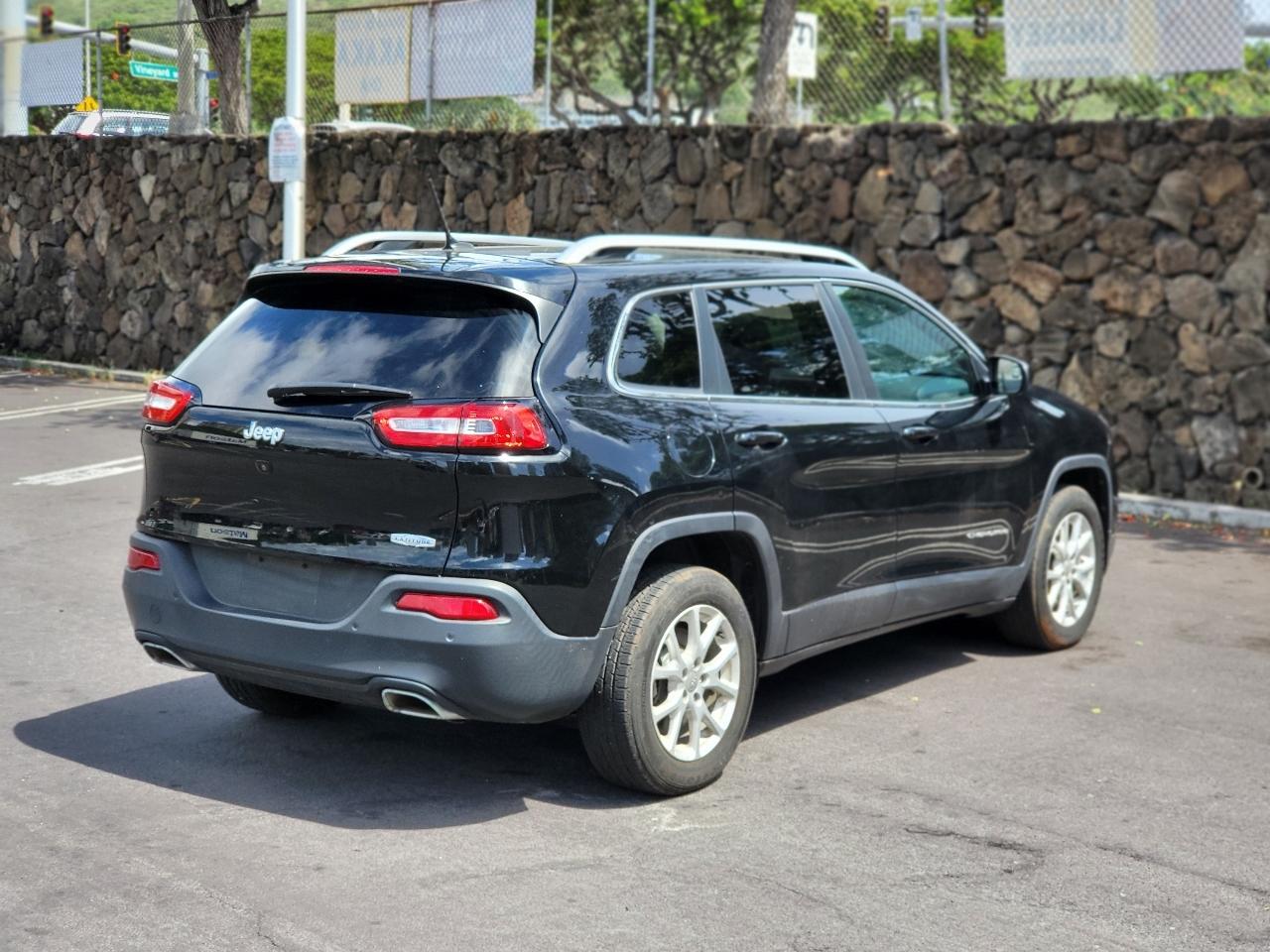 Jeep Cherokee photo 14