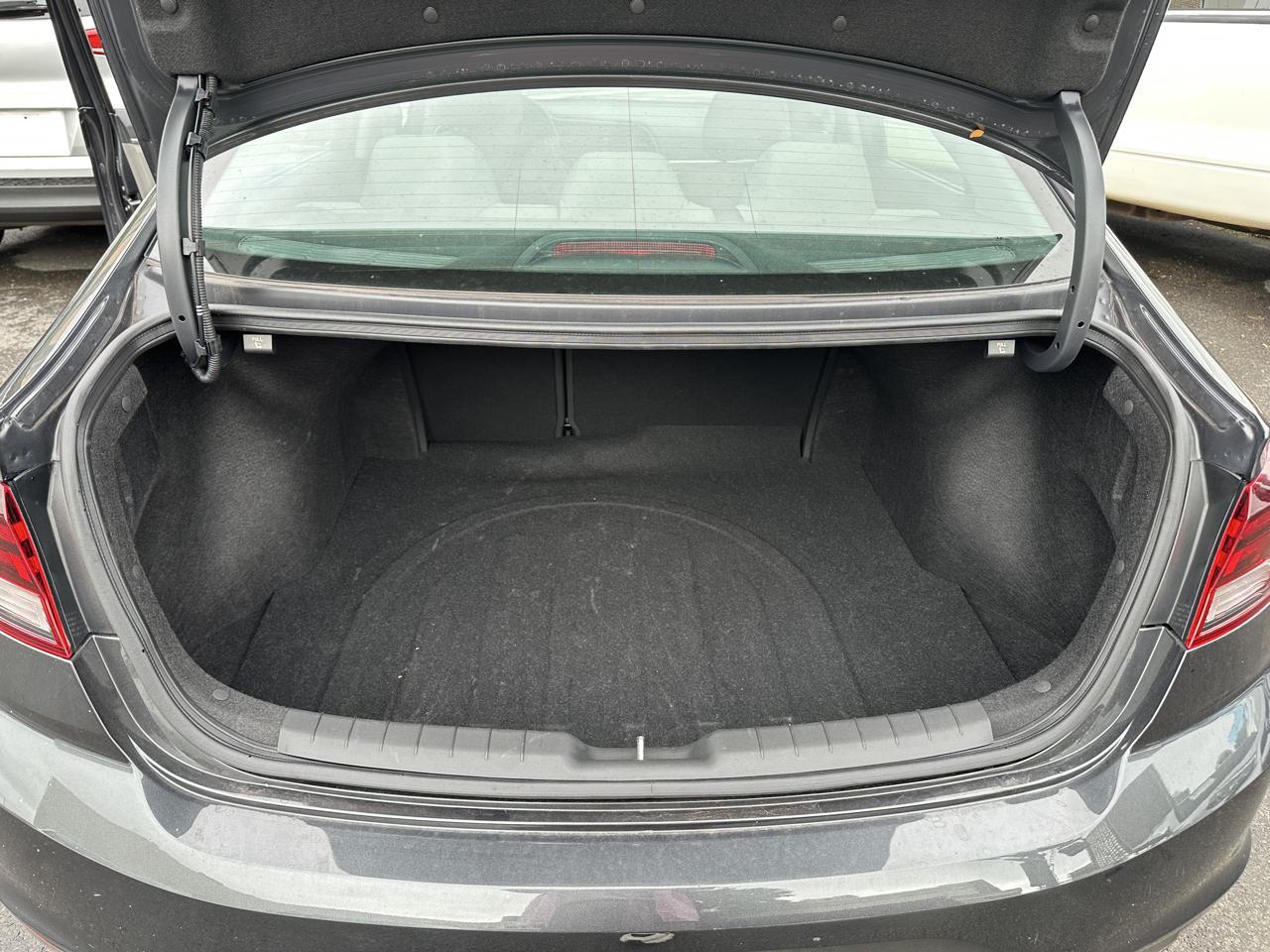 Hyundai Elantra photo 6