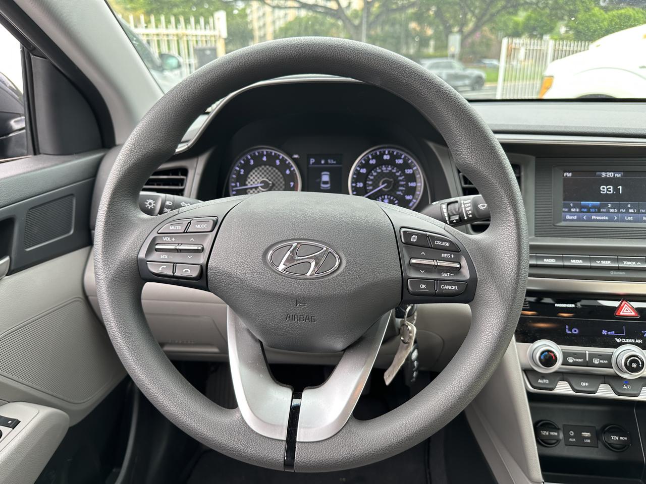 Hyundai Elantra photo 7