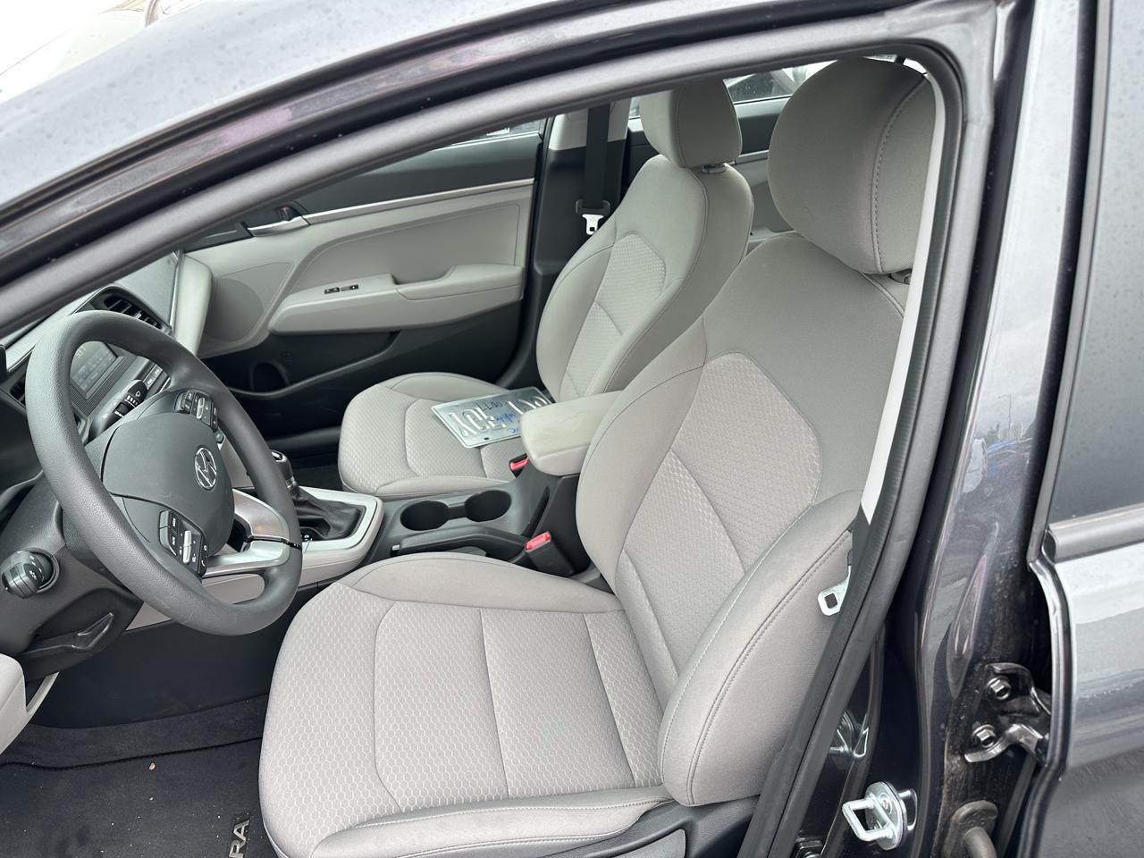 Hyundai Elantra photo 12