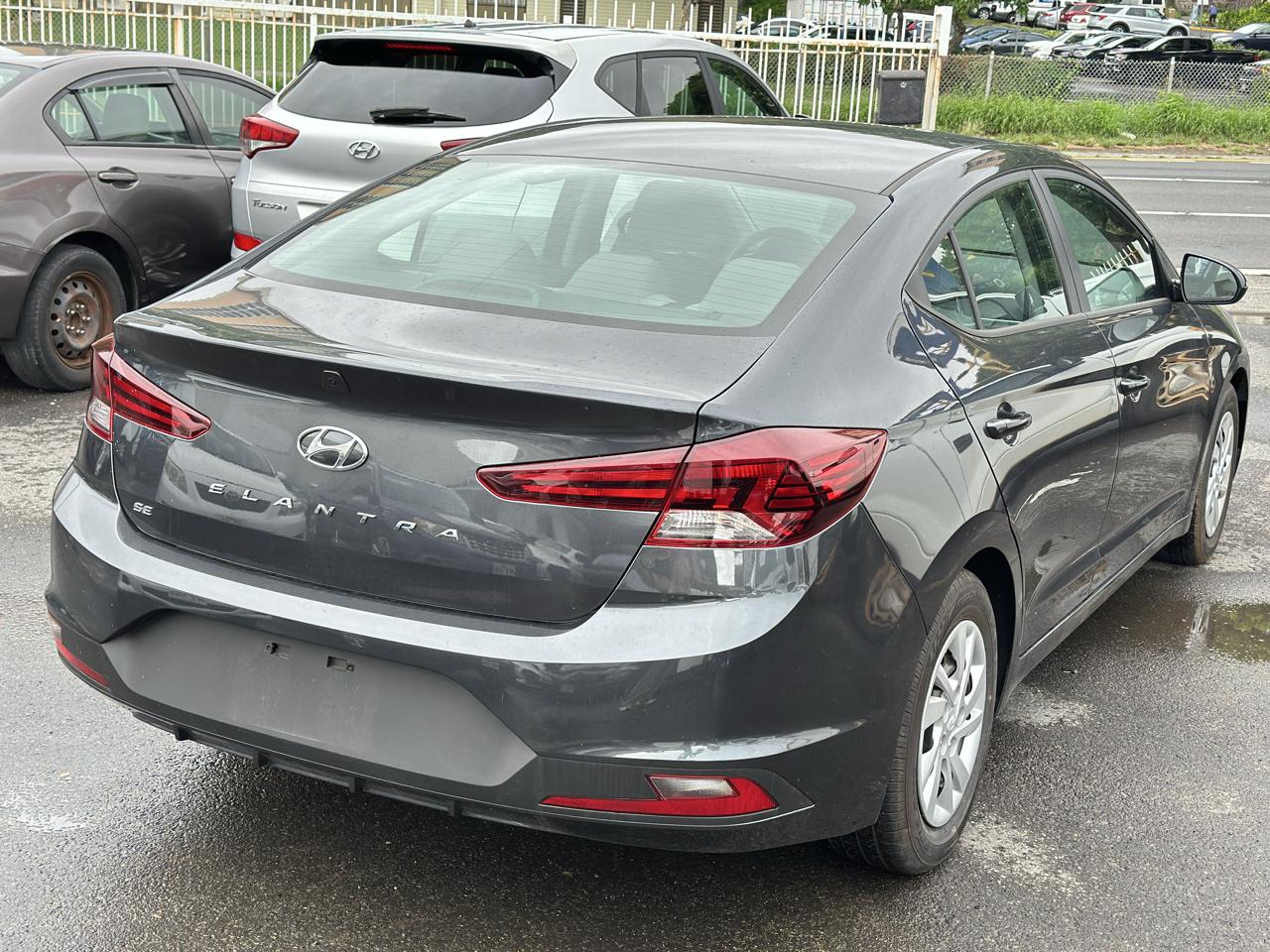 Hyundai Elantra photo 9