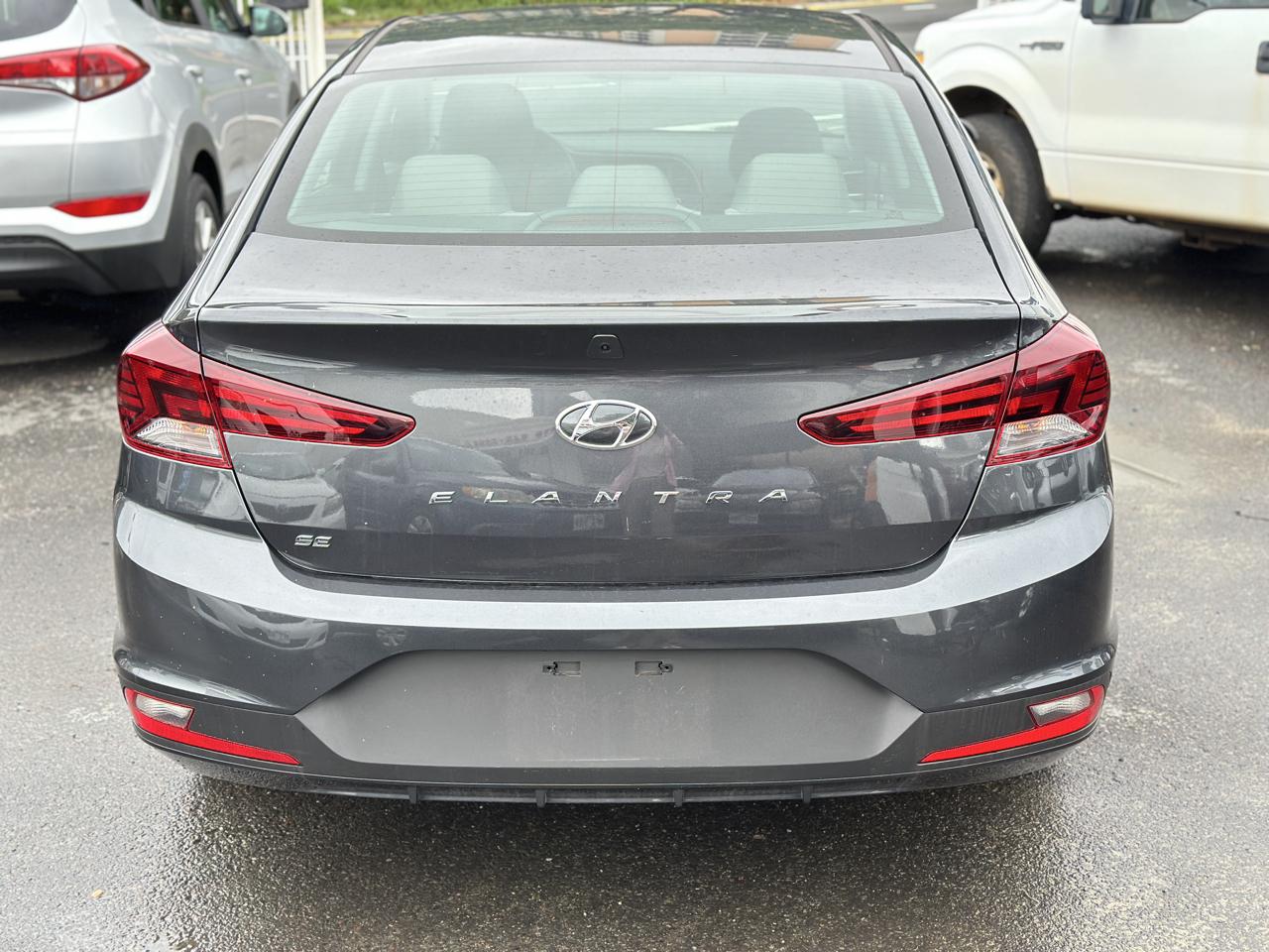 Hyundai Elantra photo 8