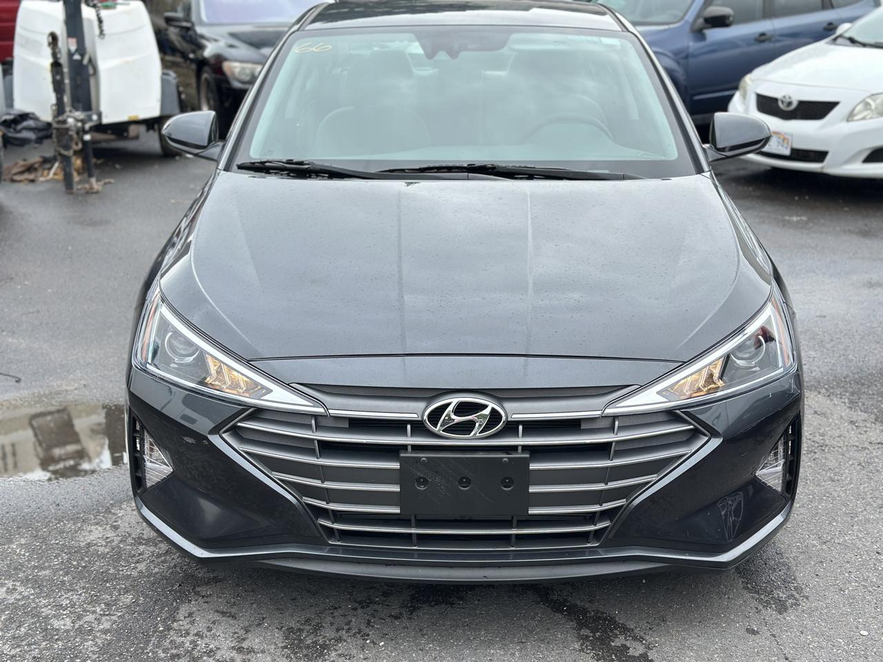 Hyundai Elantra photo 2