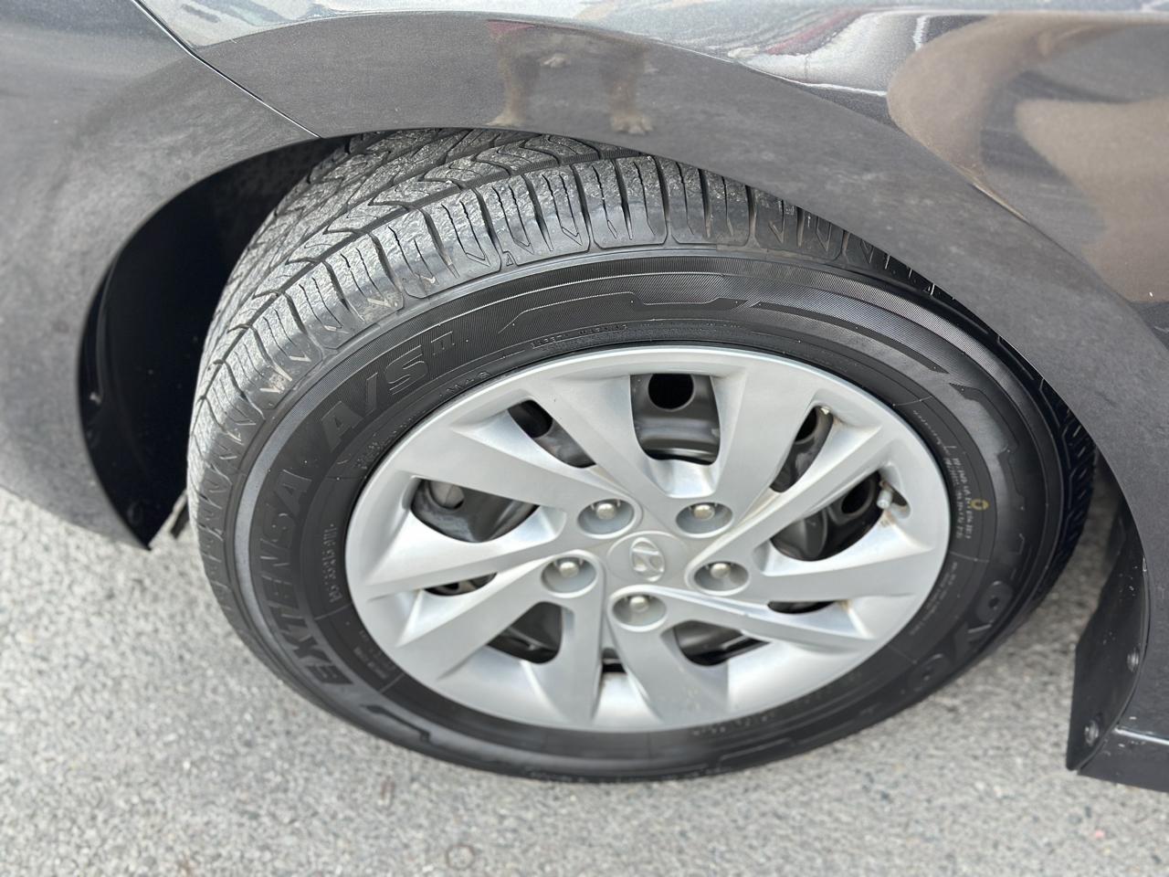 Hyundai Elantra photo 14