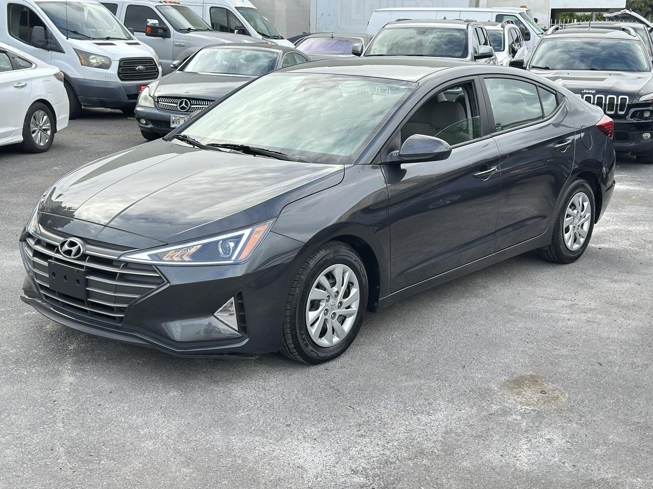 Hyundai Elantra photo 2