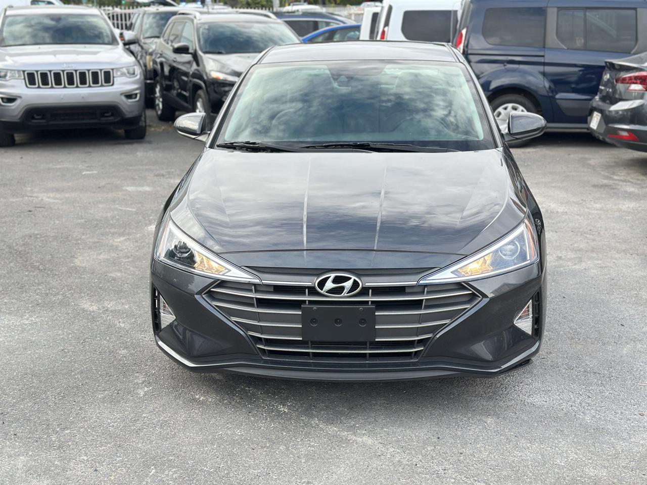 Hyundai Elantra photo 3