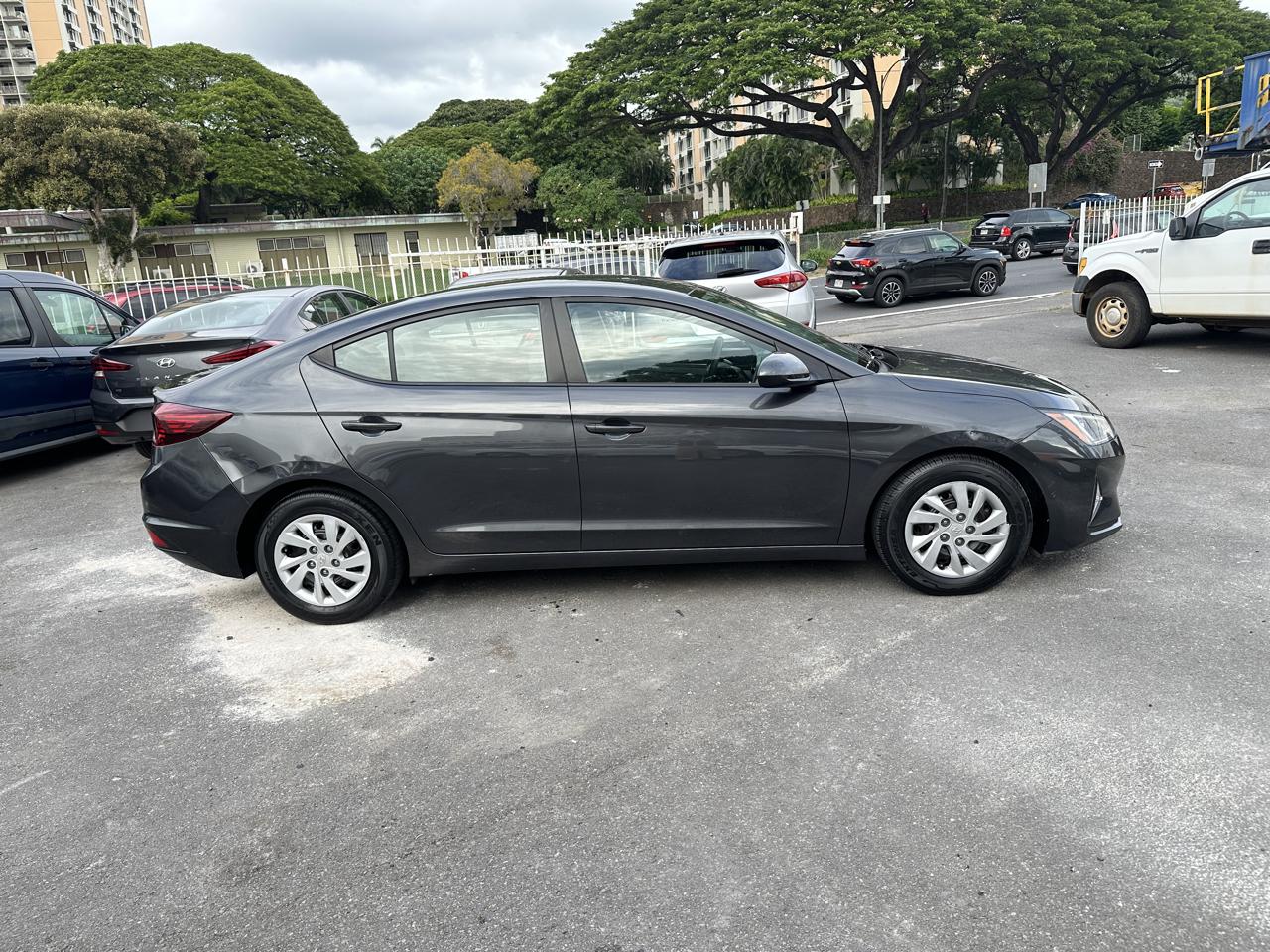 Hyundai Elantra photo 4