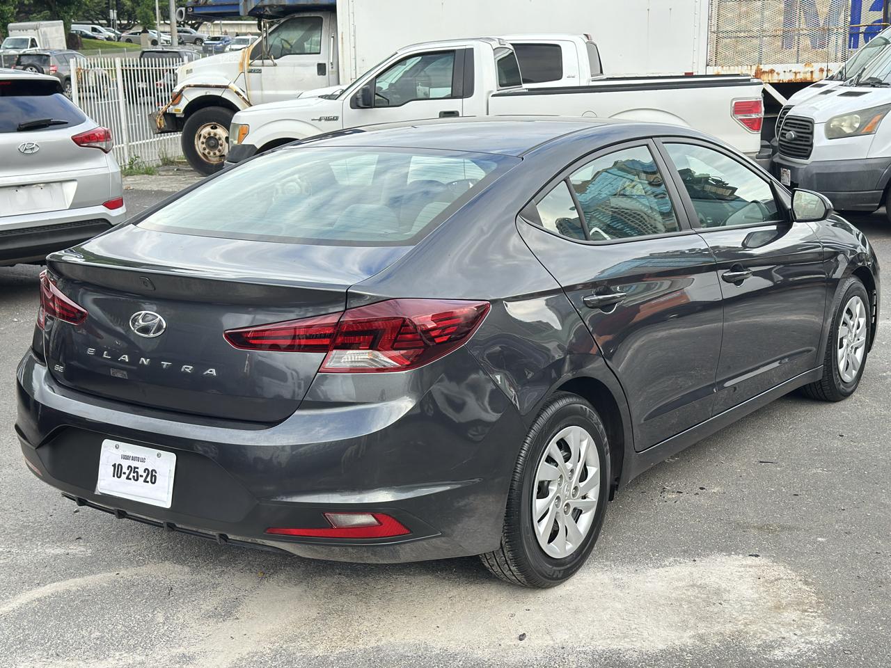 Hyundai Elantra photo 5