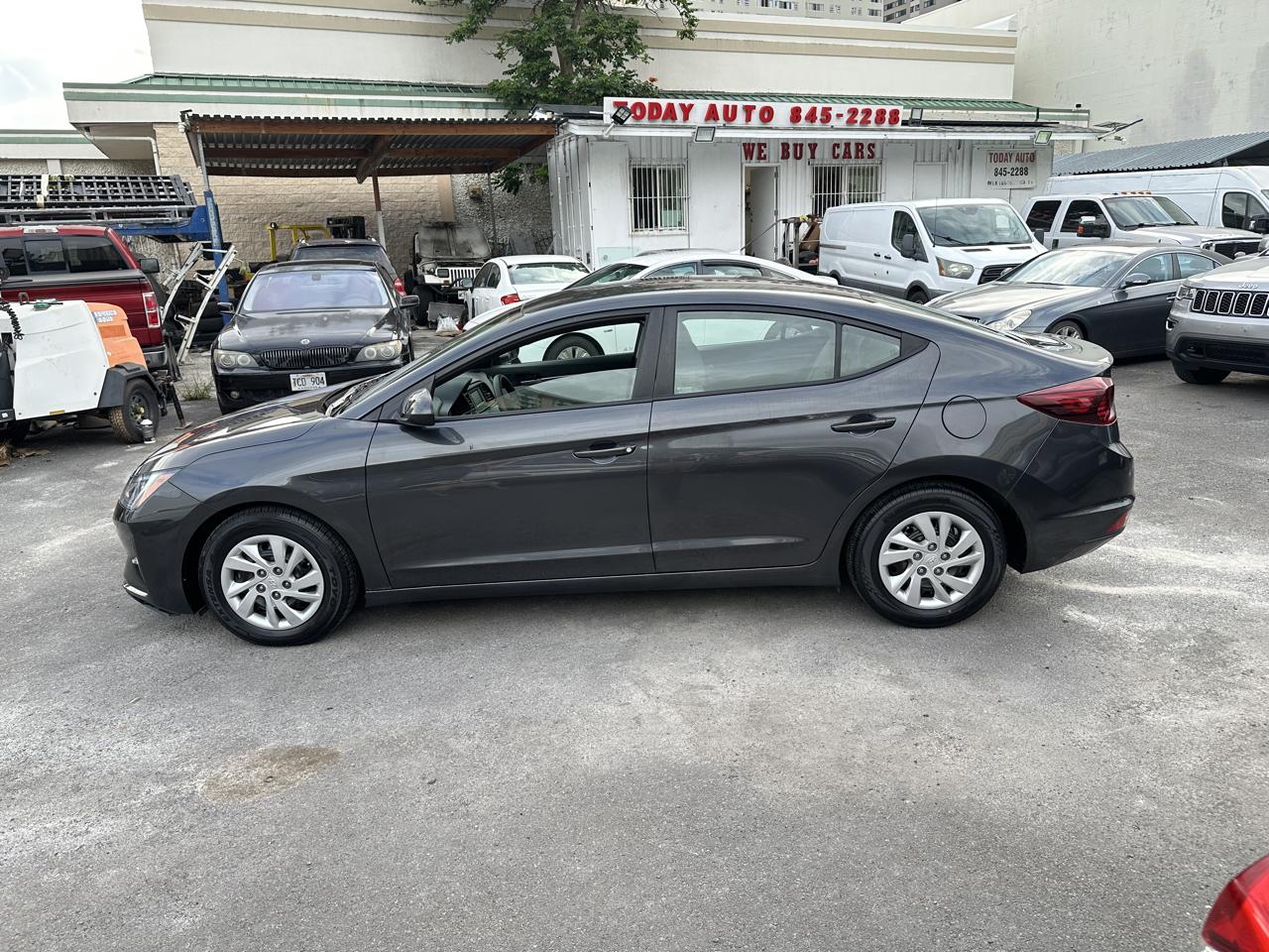 Hyundai Elantra photo 9
