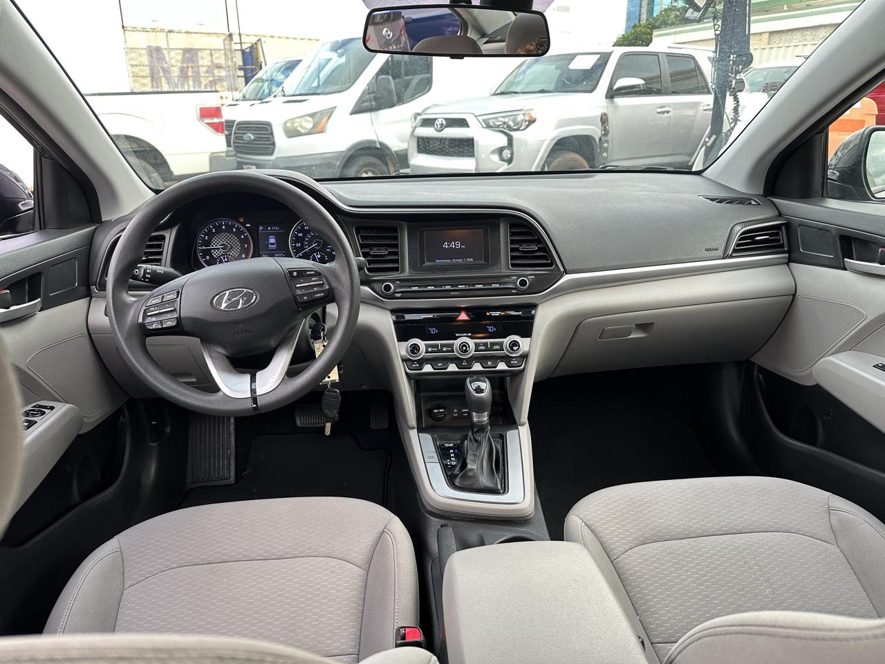 Hyundai Elantra photo 12