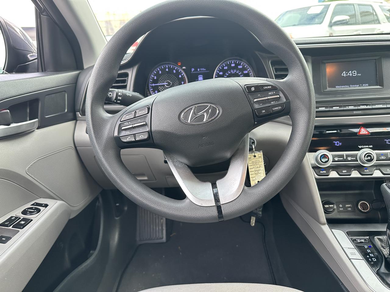 Hyundai Elantra photo 13