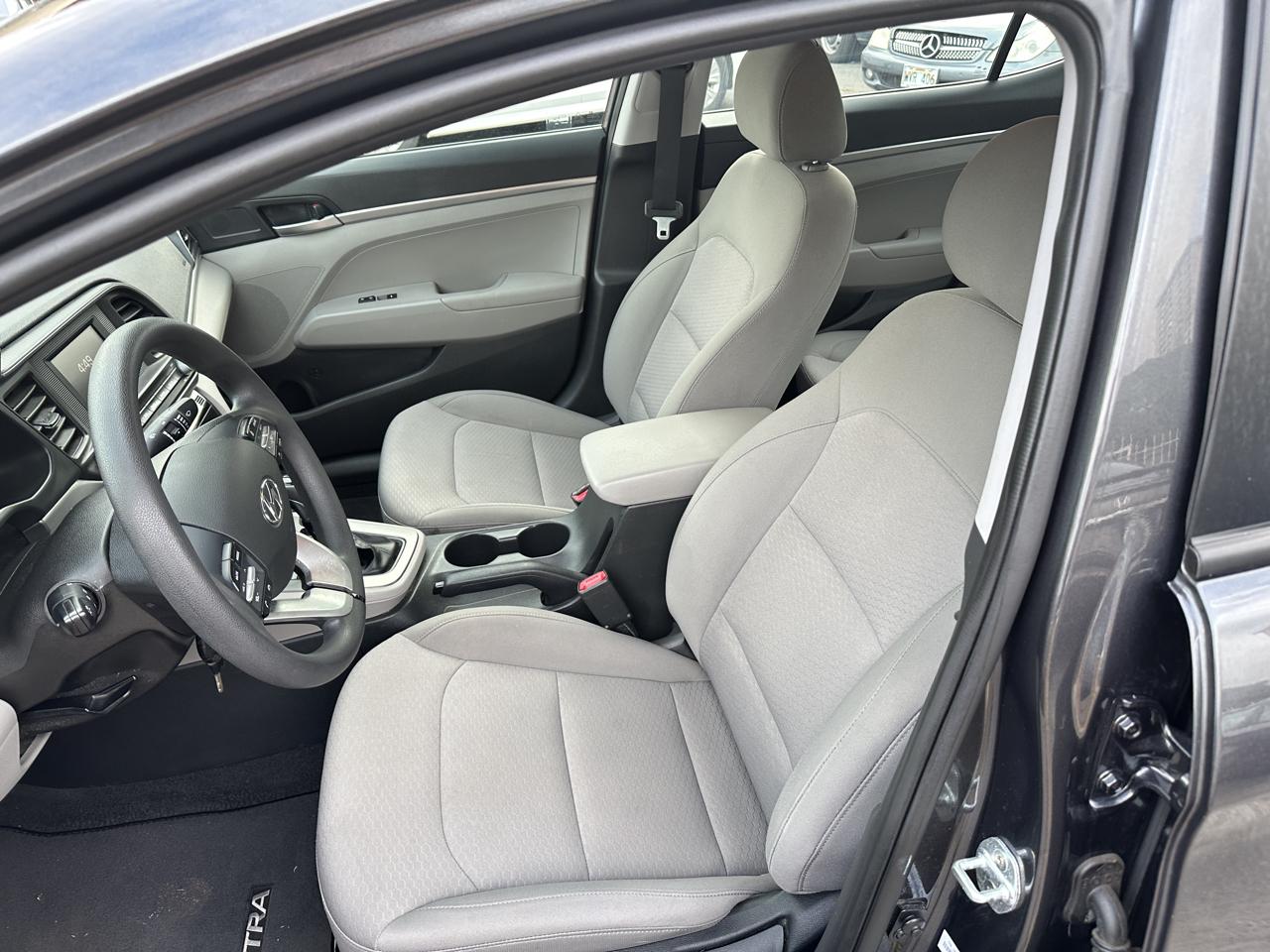Hyundai Elantra photo 15