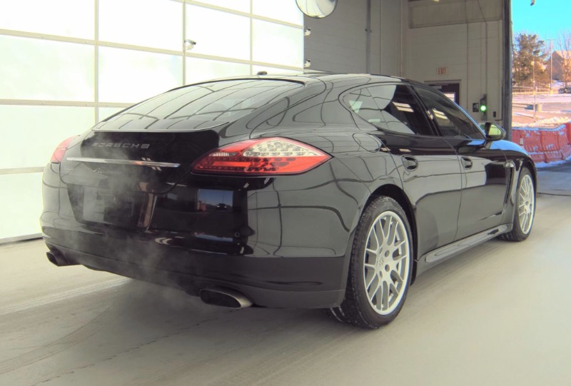 Porsche Panamera 4 2011