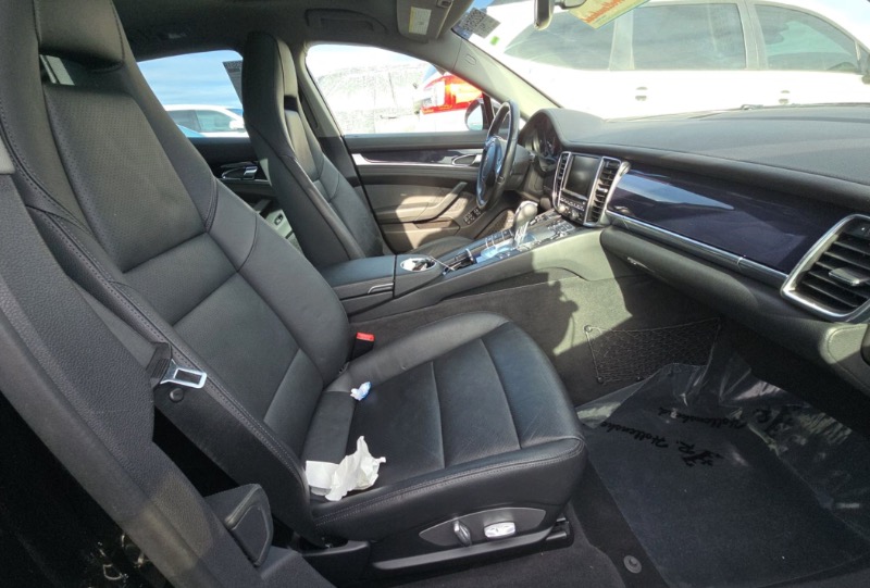Porsche Panamera 4 2011