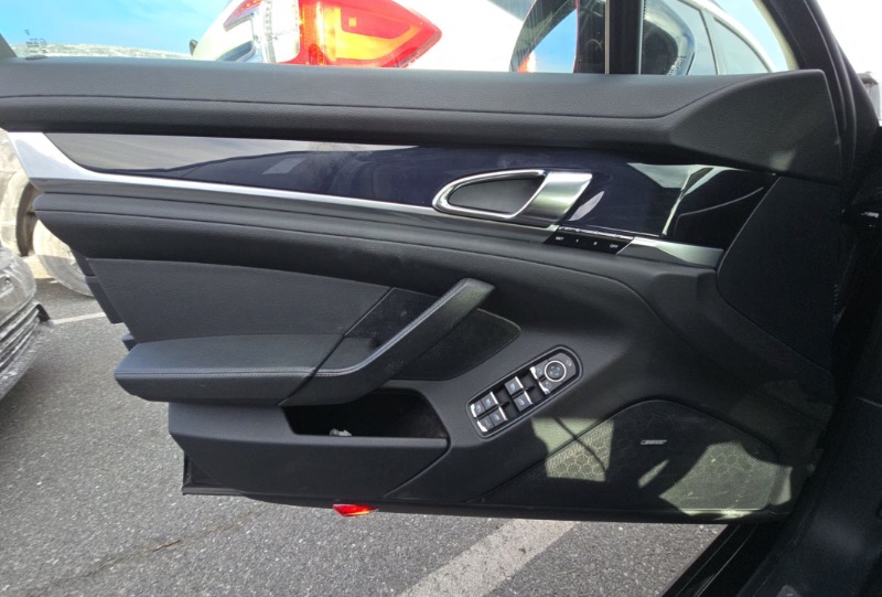 Porsche Panamera 4 2011