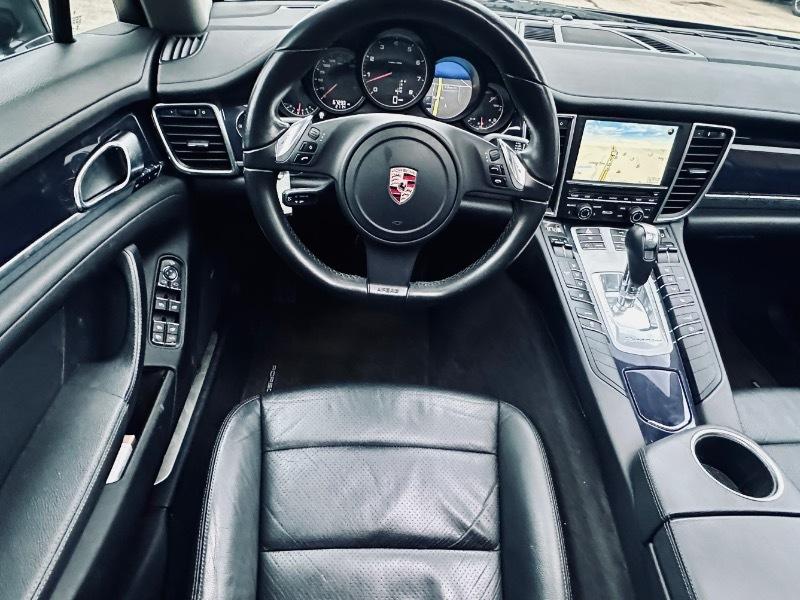 Porsche Panamera 4 2011