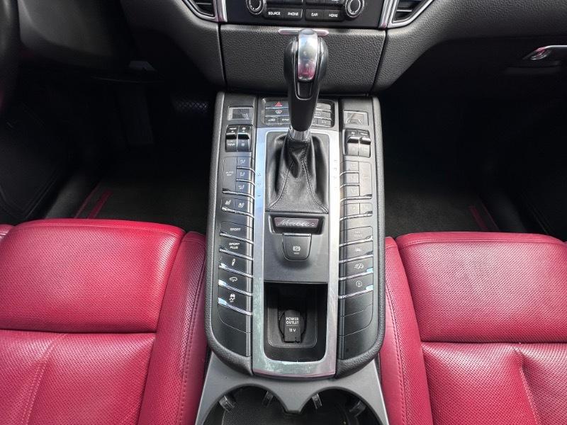Porsche Macan  2018