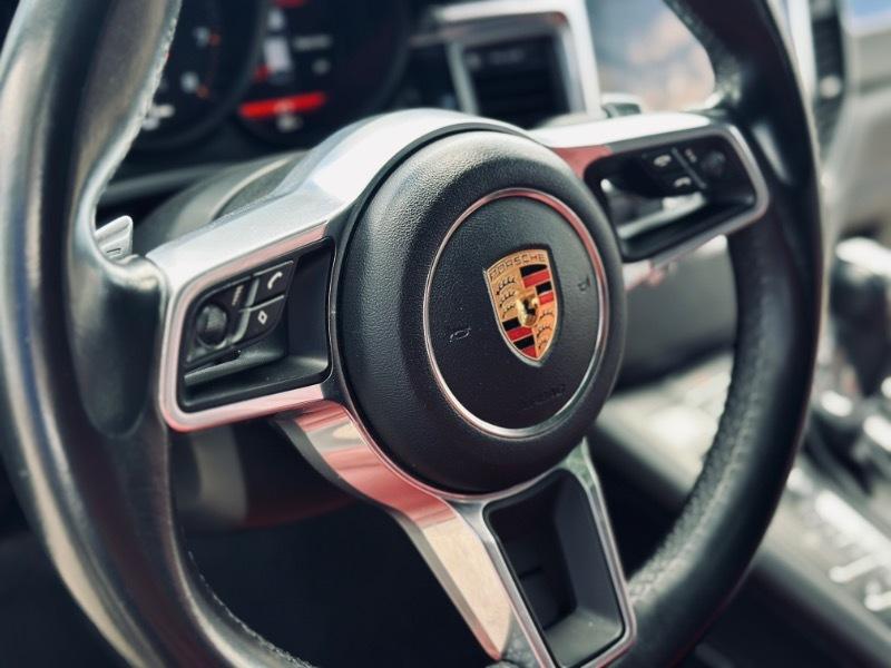 Porsche Macan  2018