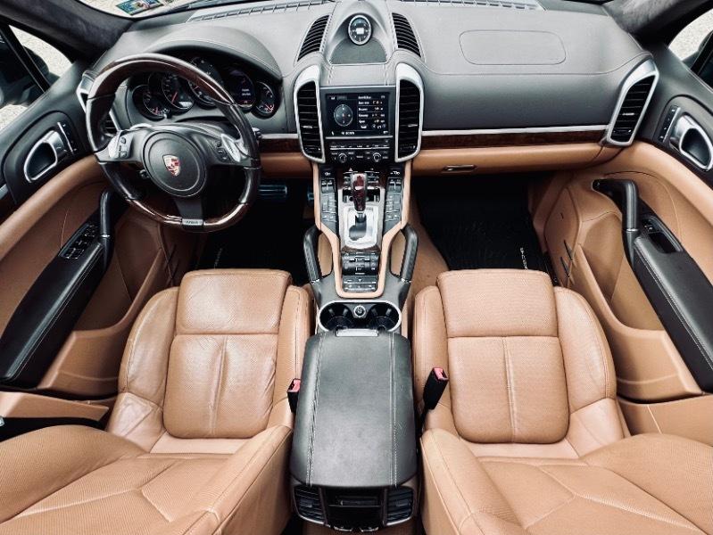 Porsche Cayenne Turbo 2011