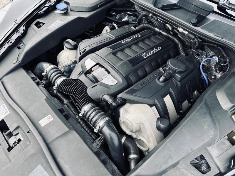 Porsche Cayenne Turbo 2011