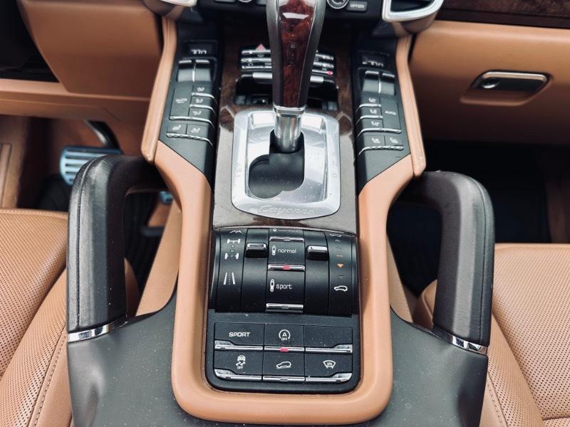 Porsche Cayenne Turbo 2011