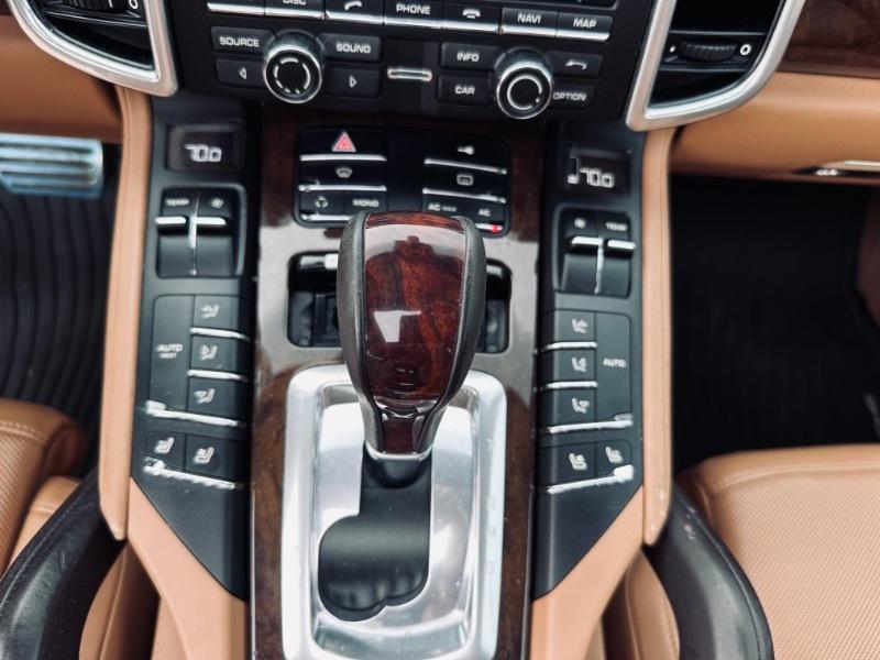 Porsche Cayenne Turbo 2011