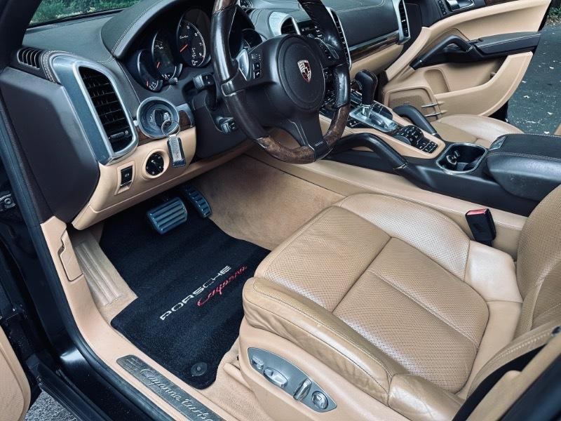 Porsche Cayenne Turbo 2011