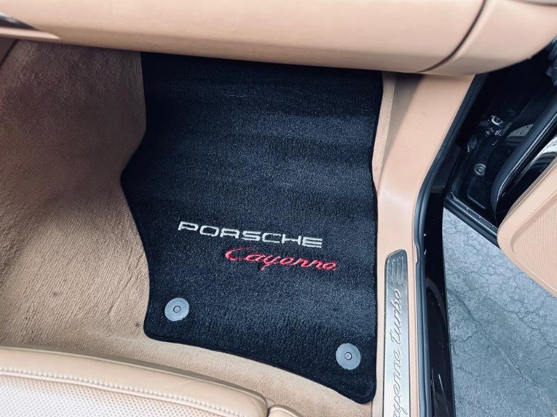 Porsche Cayenne Turbo 2011