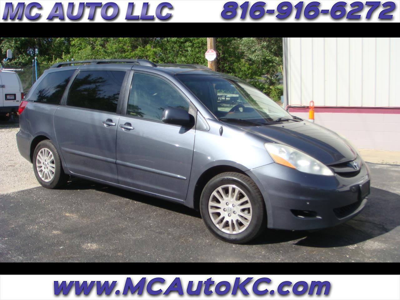 Toyota Sienna XLE FWD 2010