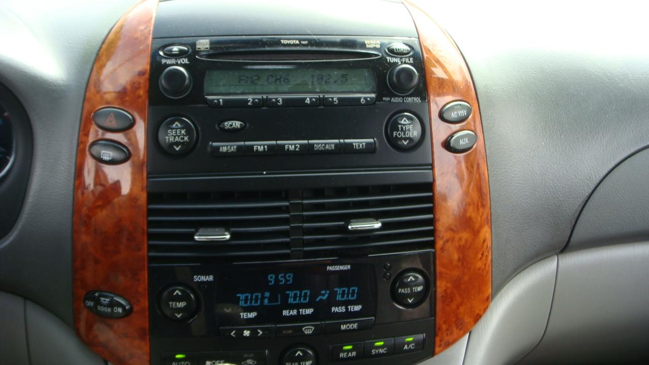 Toyota Sienna XLE 2010