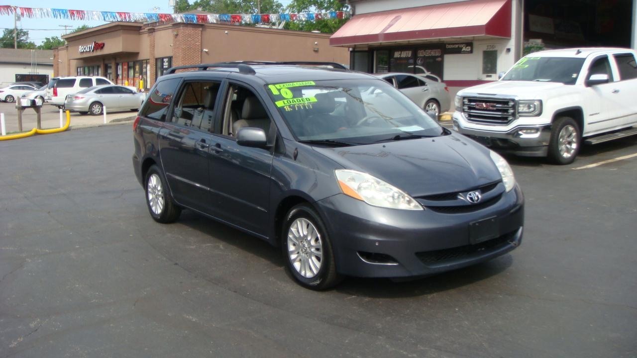Toyota Sienna XLE 2010