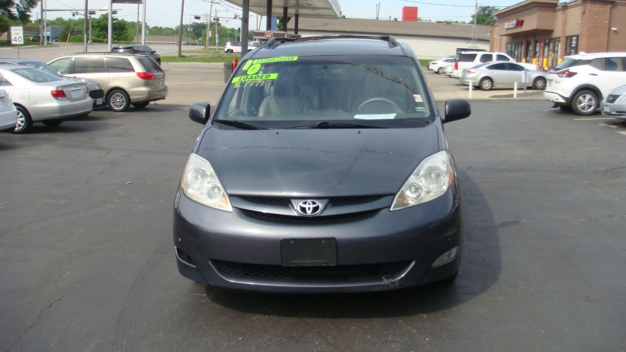 Toyota Sienna XLE 2010