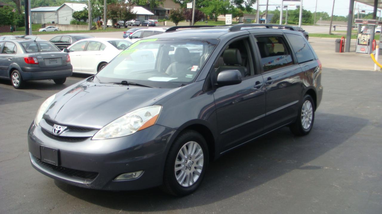 Toyota Sienna XLE 2010