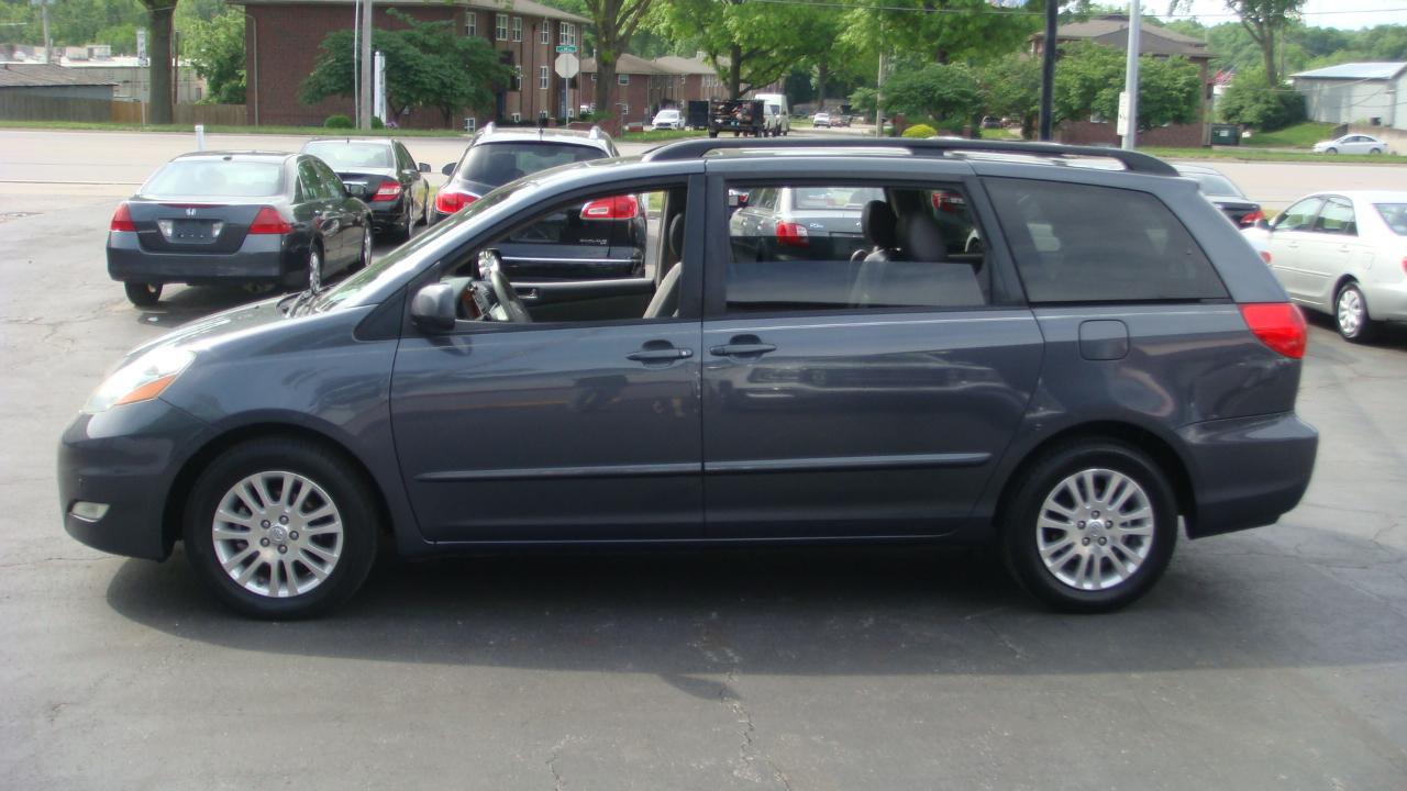 Toyota Sienna XLE 2010