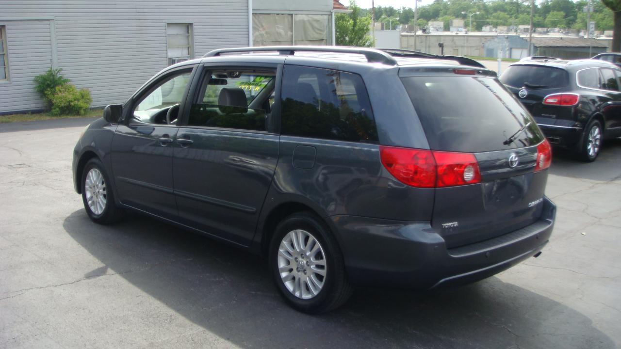 Toyota Sienna XLE 2010