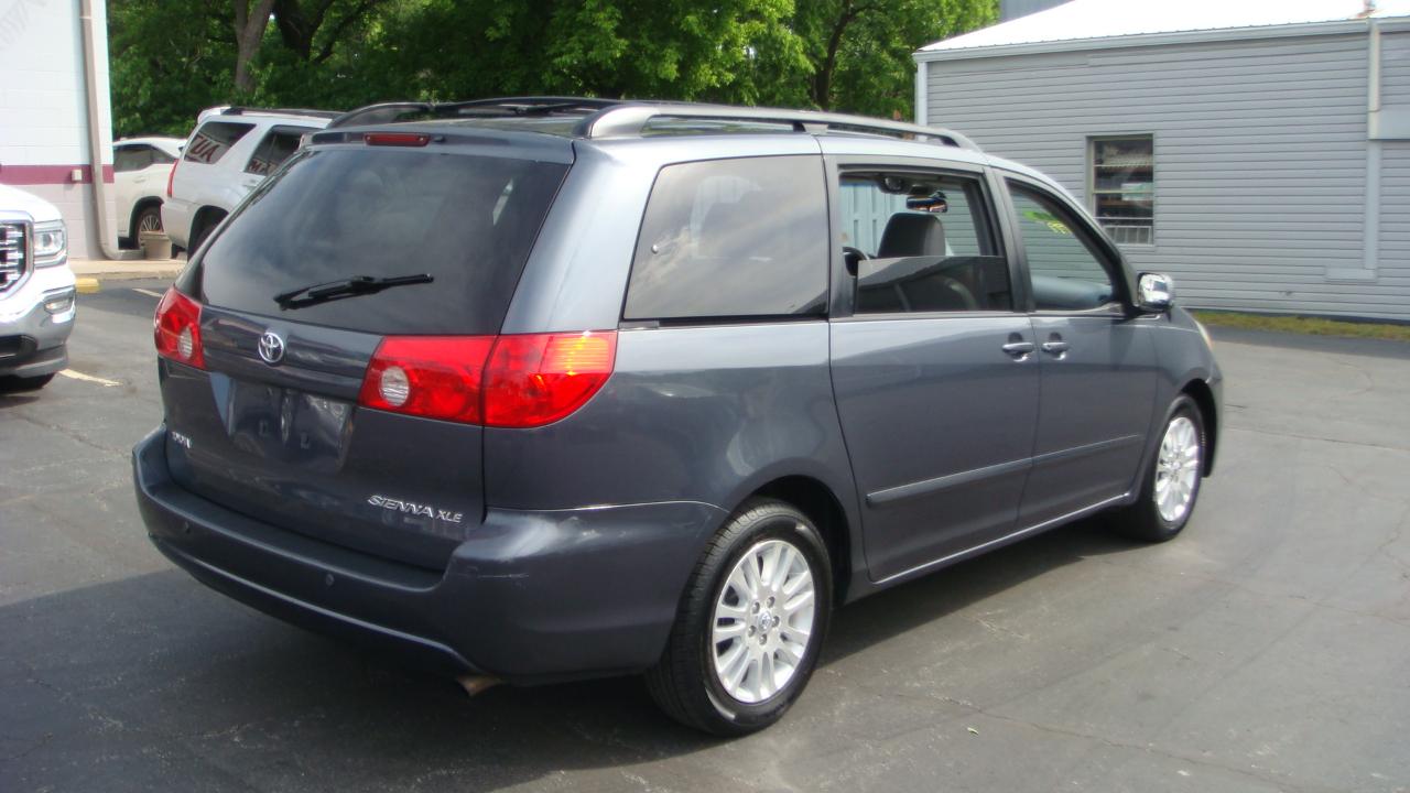 Toyota Sienna XLE 2010