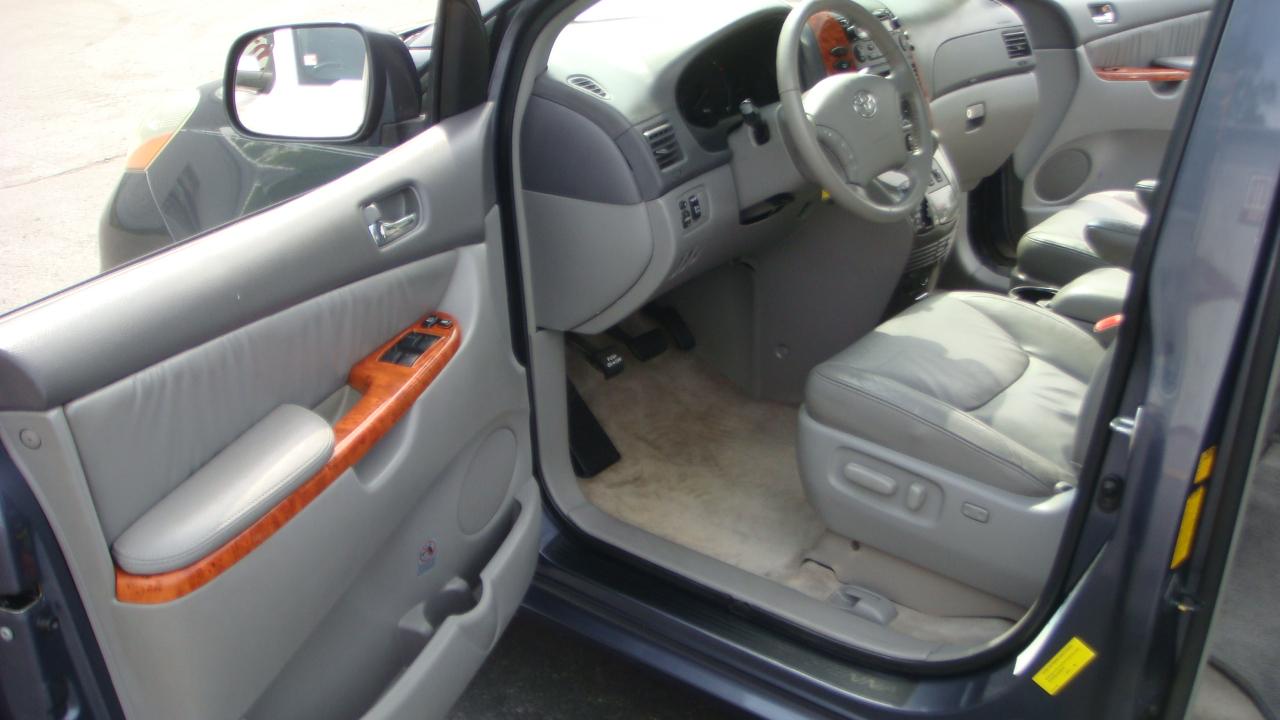 Toyota Sienna XLE 2010