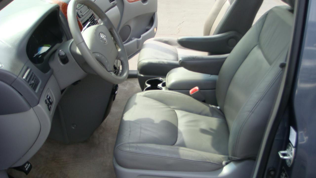 Toyota Sienna XLE 2010