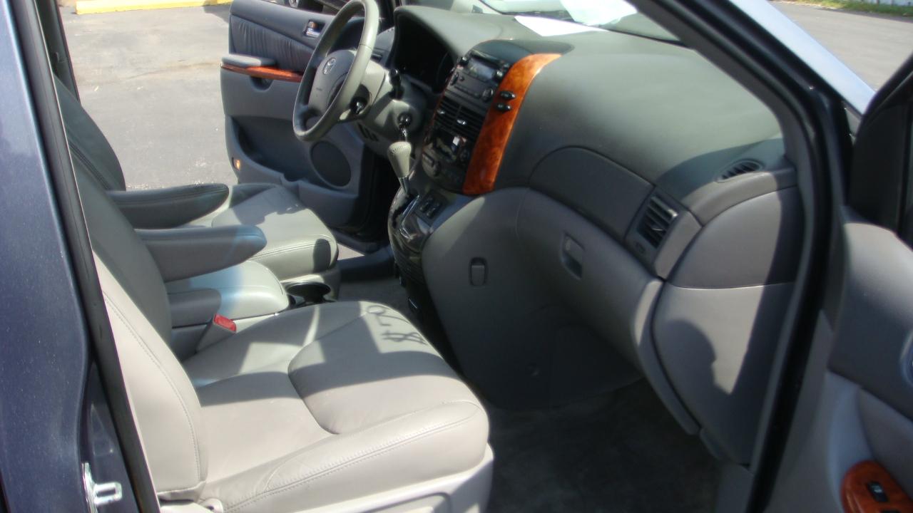 Toyota Sienna XLE 2010