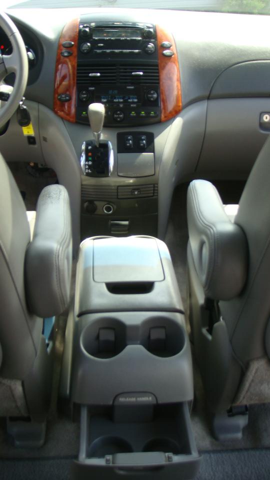 Toyota Sienna XLE 2010