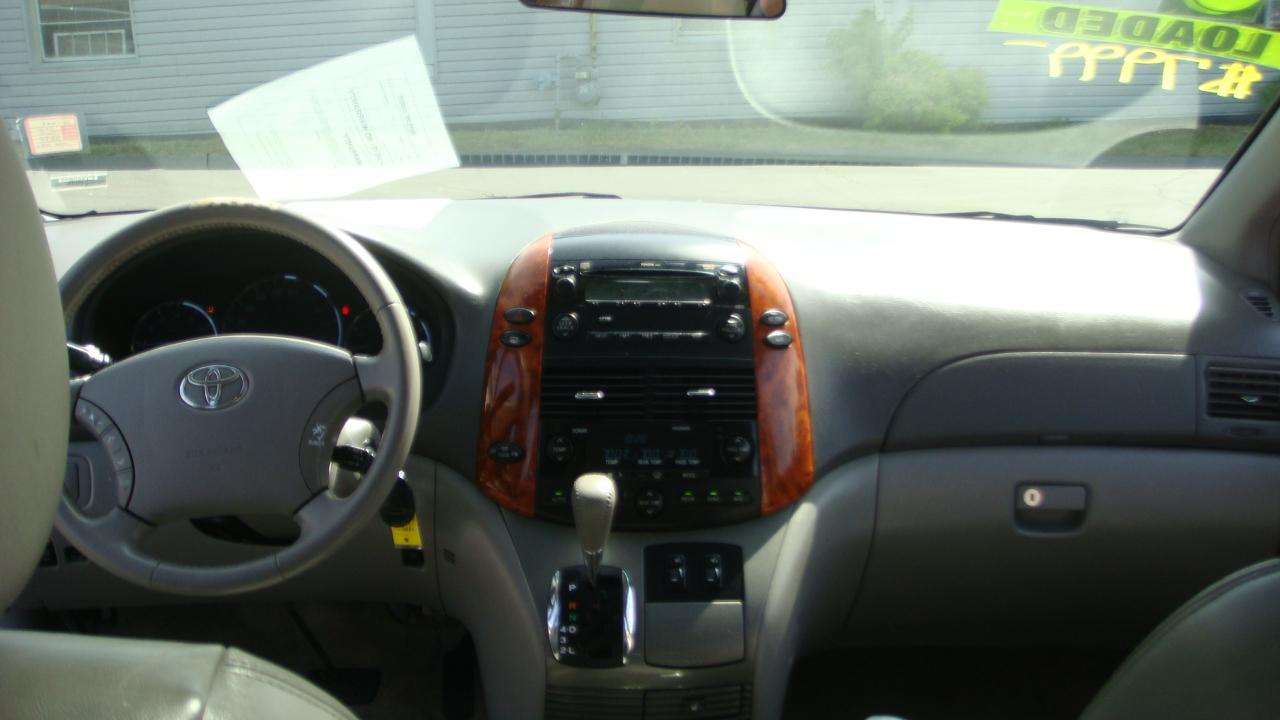 Toyota Sienna XLE 2010