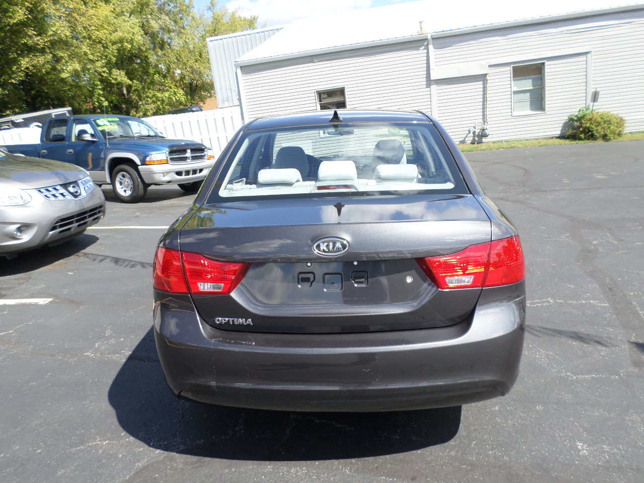 2010 Kia Optima LX photo 2