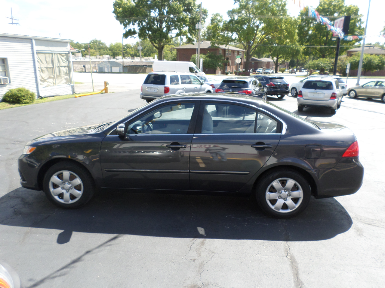 2010 Kia Optima LX photo 3