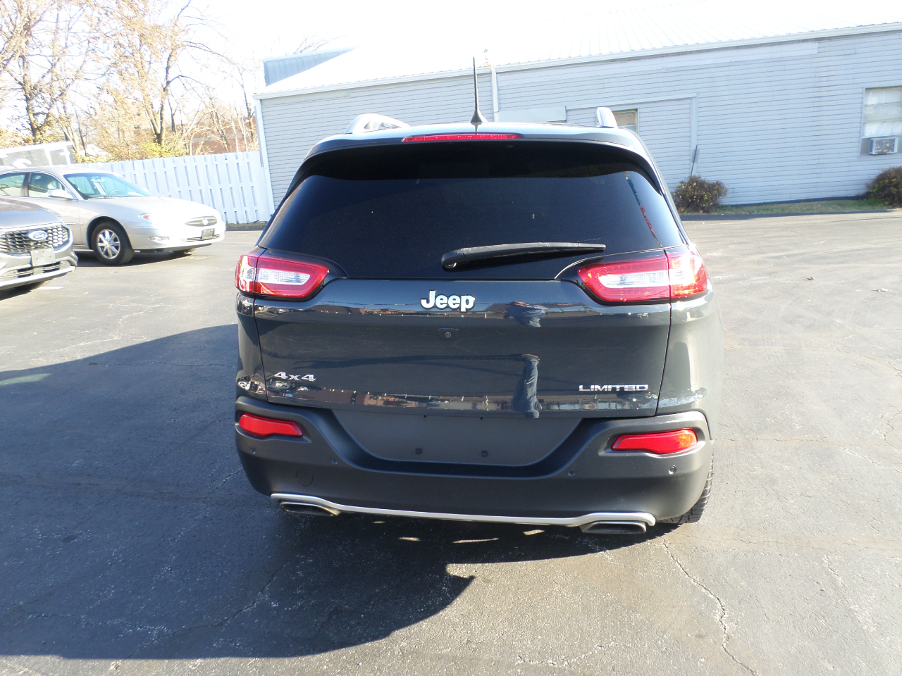 2018 Jeep Cherokee Limited photo 2