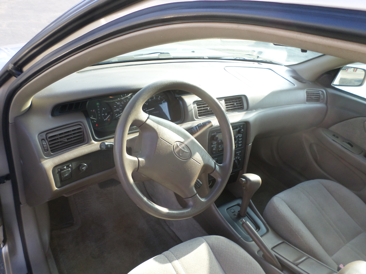 Toyota Camry LE V6 2000